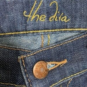 Old Navy Women's Blue Denim Jeans, The Diva, Straight Leg Size 6 Short, RN 54023